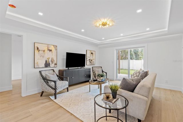 1563 EDEN ISLE BOULEVARD NE, St Petersburg, FL 33704