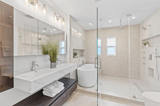 1563 EDEN ISLE BOULEVARD NE, St Petersburg, FL 33704