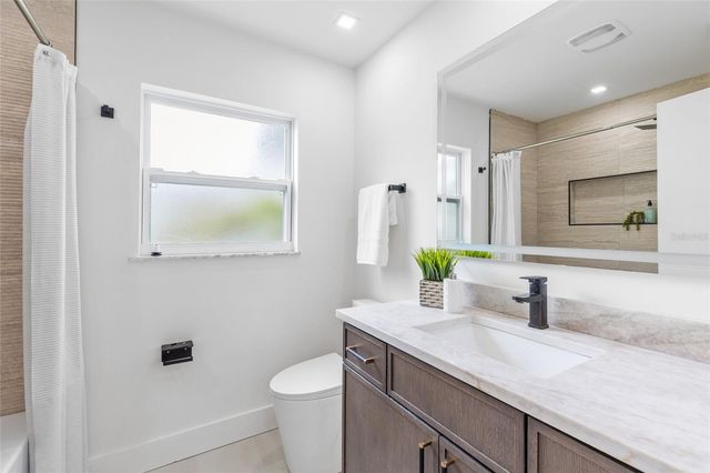 1563 EDEN ISLE BOULEVARD NE, St Petersburg, FL 33704