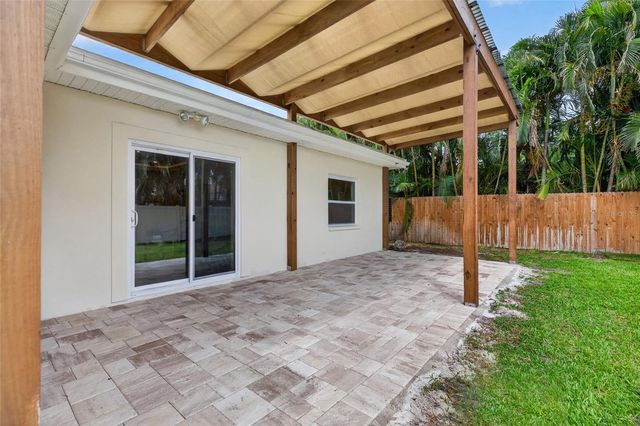 1563 EDEN ISLE BOULEVARD NE, St Petersburg, FL 33704