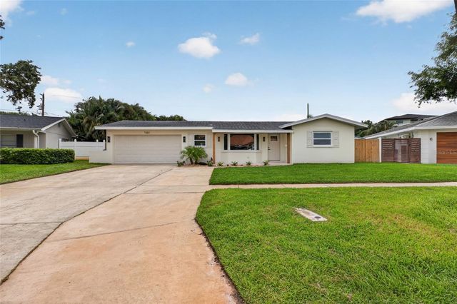 1563 EDEN ISLE BOULEVARD NE, St Petersburg, FL 33704
