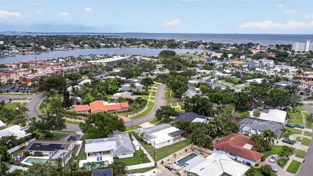 1563 EDEN ISLE BOULEVARD NE, St Petersburg, FL 33704