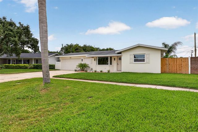 1563 EDEN ISLE BOULEVARD NE, St Petersburg, FL 33704