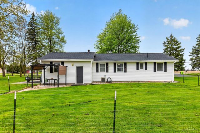 2459 11 Mile Road, Beaver Twp, MI 48611