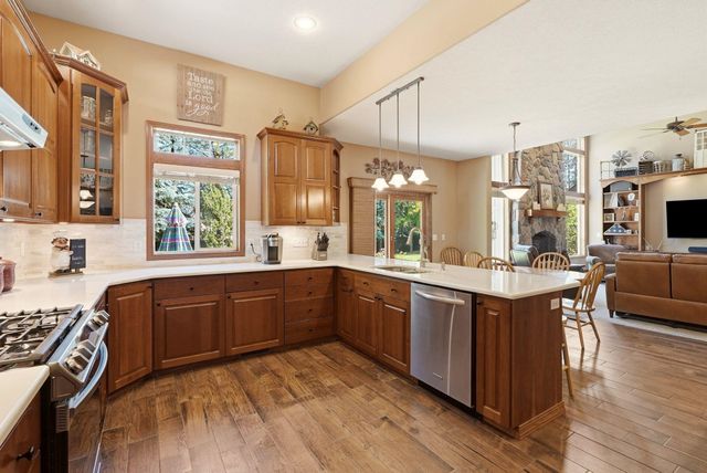 1215 E Huron Dr, Spokane, WA 99208