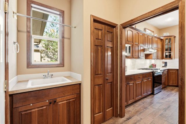 1215 E Huron Dr, Spokane, WA 99208