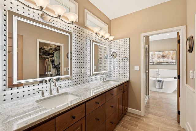 1215 E Huron Dr, Spokane, WA 99208