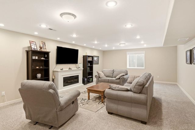1215 E Huron Dr, Spokane, WA 99208