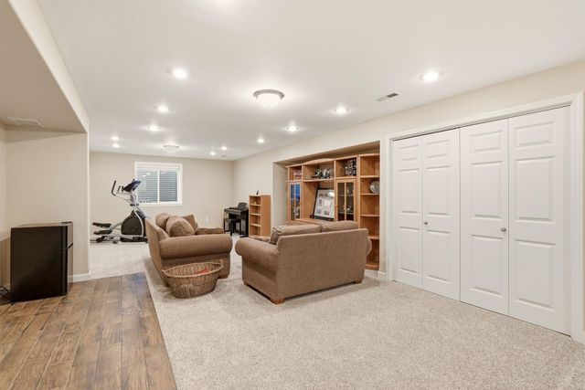1215 E Huron Dr, Spokane, WA 99208