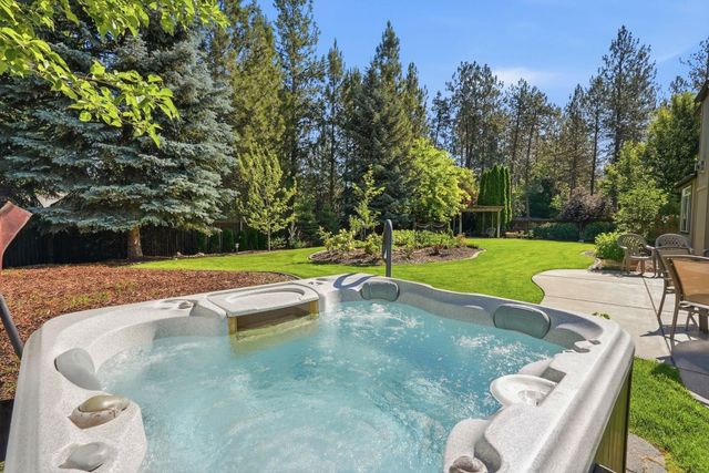 1215 E Huron Dr, Spokane, WA 99208