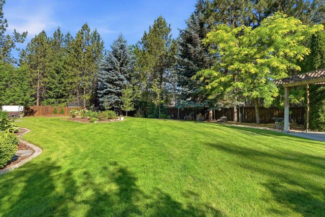 1215 E Huron Dr, Spokane, WA 99208