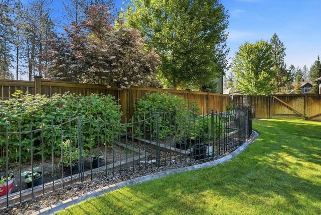 1215 E Huron Dr, Spokane, WA 99208