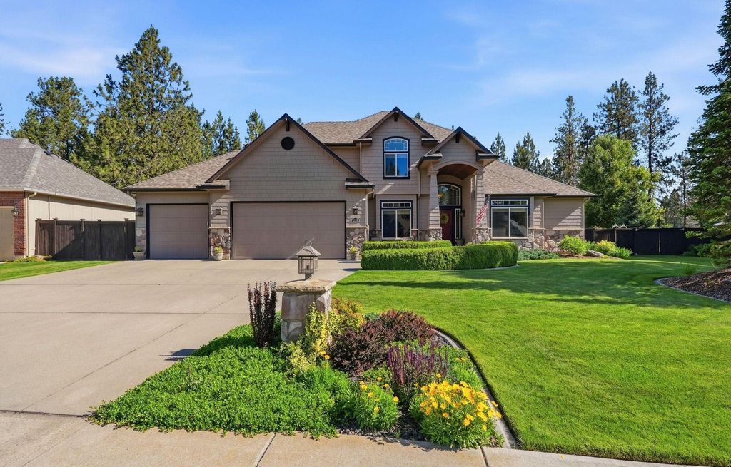 1215 E Huron Dr, Spokane, WA 99208