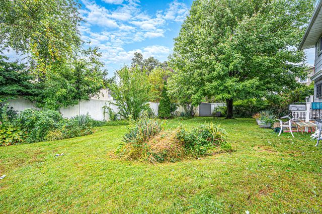 72 Sammis Avenue, Deer Park, NY 11729