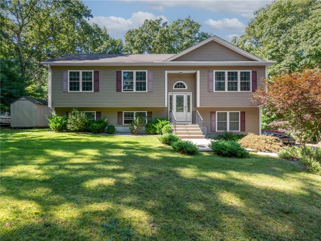 35 Doe Crossing Drive, Burrillville, RI 02859