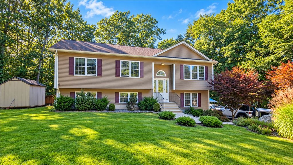 35 Doe Crossing Drive, Burrillville, RI 02859