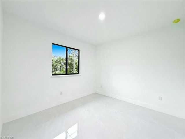 1402 Columbus AVE, Lehigh Acres, FL 33972