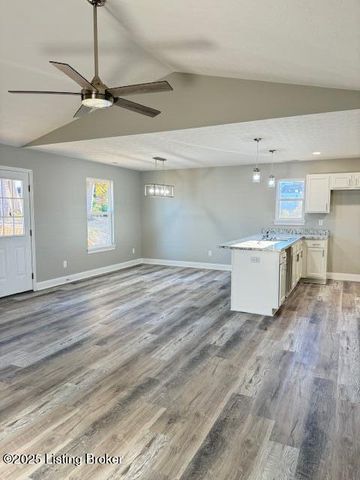 5421 Mt Holyoke Dr, Louisville, KY 40216