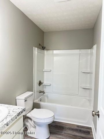 5421 Mt Holyoke Dr, Louisville, KY 40216