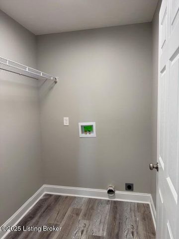 5421 Mt Holyoke Dr, Louisville, KY 40216