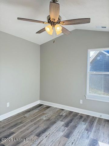 5421 Mt Holyoke Dr, Louisville, KY 40216