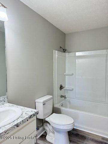5421 Mt Holyoke Dr, Louisville, KY 40216