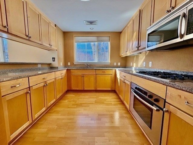 88 Wharf St 107, Milton, MA 02186