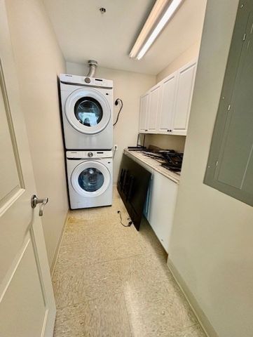 88 Wharf St 107, Milton, MA 02186