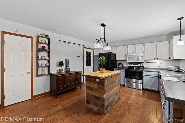 506 Foxfire Drive, Howell, MI 48843