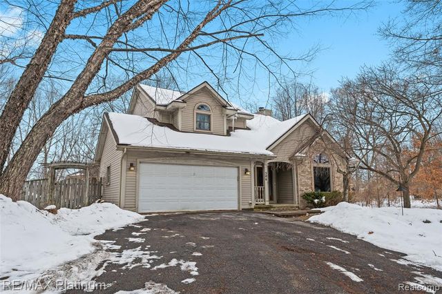 506 Foxfire Drive, Howell, MI 48843