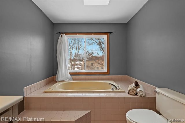 506 Foxfire Drive, Howell, MI 48843