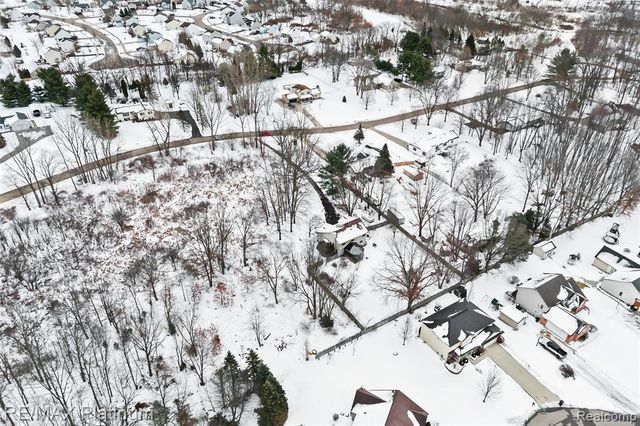 506 Foxfire Drive, Howell, MI 48843