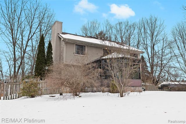 506 Foxfire Drive, Howell, MI 48843