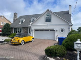 689 Golden Drive, Toms River, NJ 08753