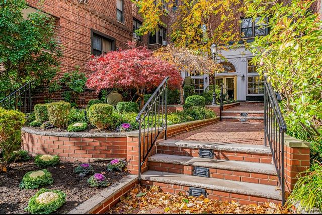 69-40 Yellowstone Boulevard 119, Forest Hills, NY 11375