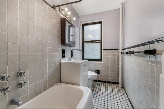 69-40 Yellowstone Boulevard 119, Forest Hills, NY 11375