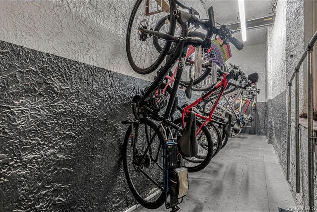 69-40 Yellowstone Boulevard 119, Forest Hills, NY 11375