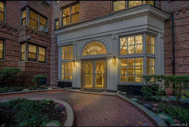 69-40 Yellowstone Boulevard 119, Forest Hills, NY 11375