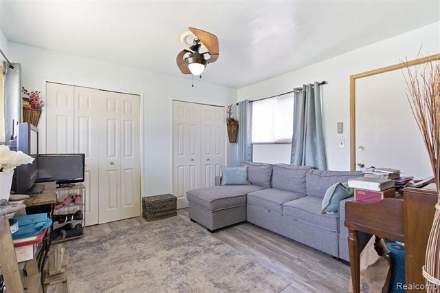 17005 Collinson Avenue, Eastpointe, MI 48021