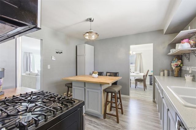 17005 Collinson Avenue, Eastpointe, MI 48021