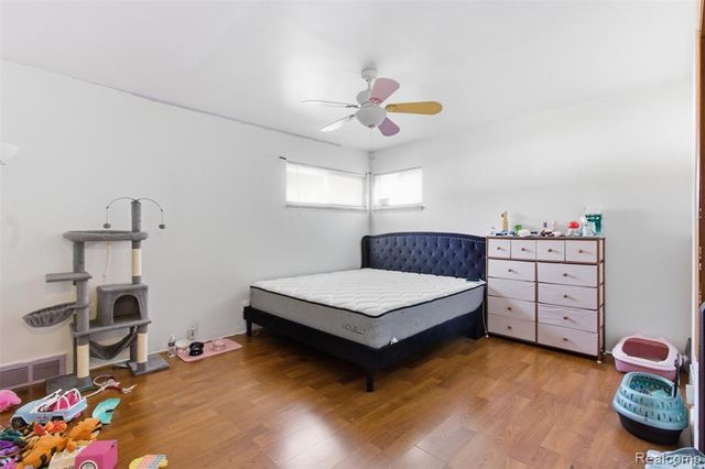 17005 Collinson Avenue, Eastpointe, MI 48021