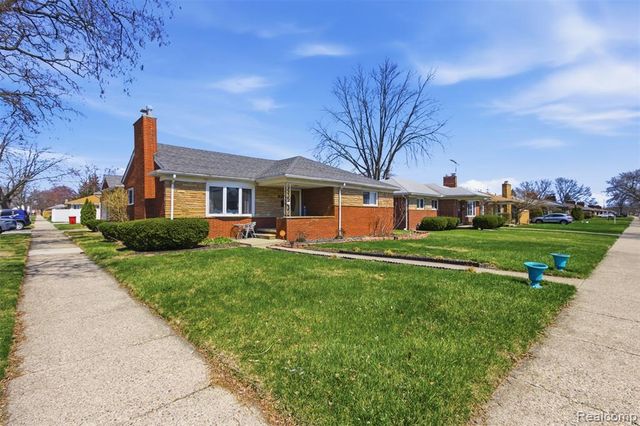 17005 Collinson Avenue, Eastpointe, MI 48021
