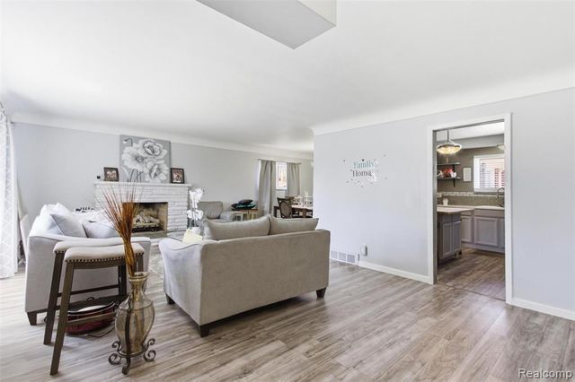 17005 Collinson Avenue, Eastpointe, MI 48021