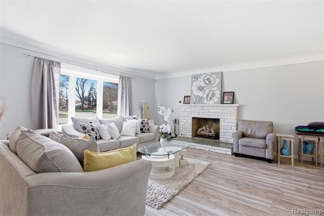 17005 Collinson Avenue, Eastpointe, MI 48021