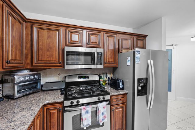 1 Pidgeon Court, Manorville, NY 11949