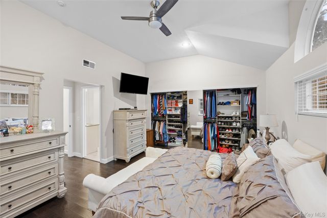 1 Pidgeon Court, Manorville, NY 11949