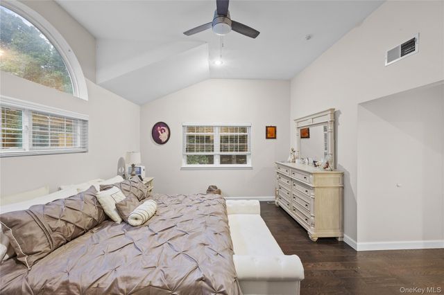 1 Pidgeon Court, Manorville, NY 11949