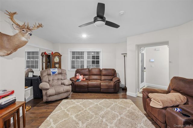 1 Pidgeon Court, Manorville, NY 11949