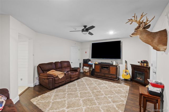 1 Pidgeon Court, Manorville, NY 11949