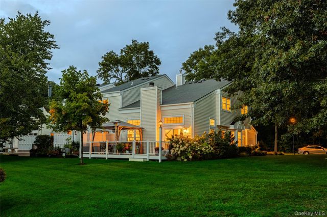 1 Pidgeon Court, Manorville, NY 11949